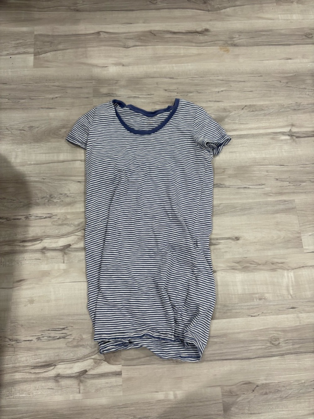 Striped Short Sleeve Tee Dress in Navy and White